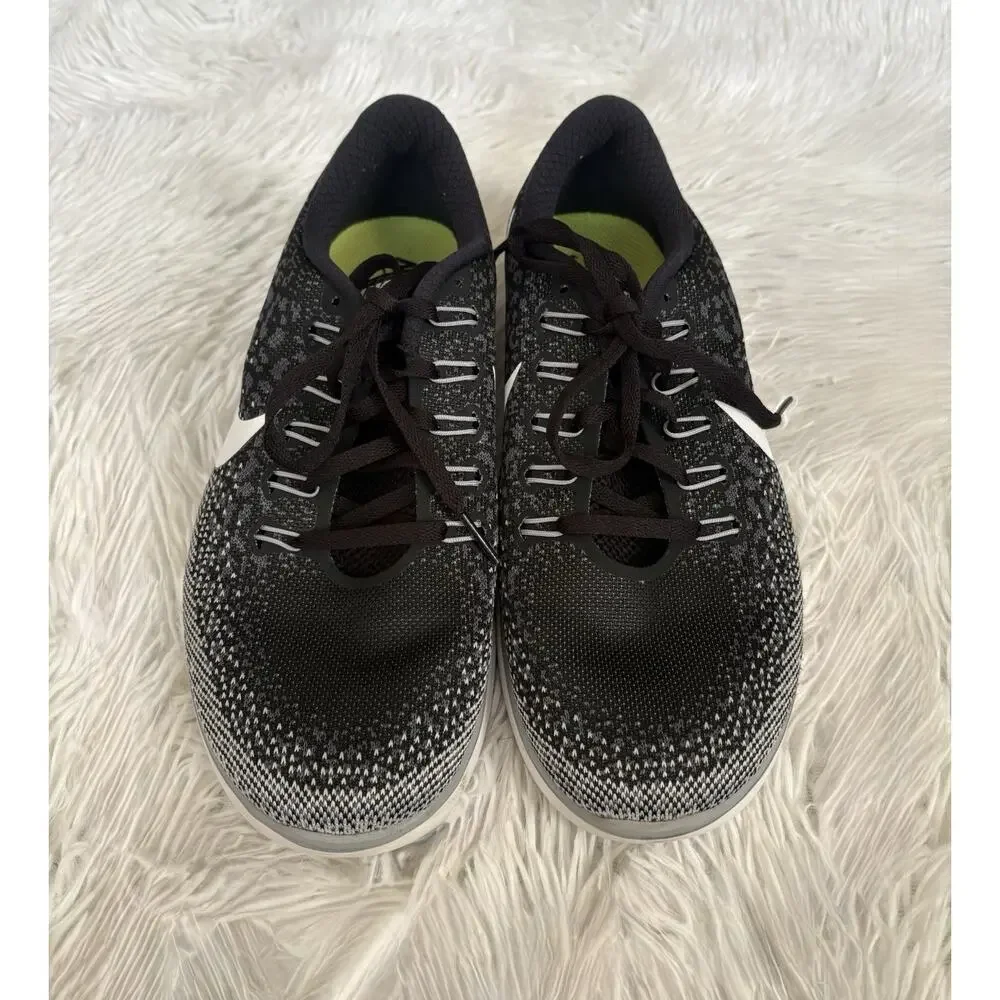 Nike Free Run Distance 9.5 Classic Black Running Sneakers. Great Pair. Comf